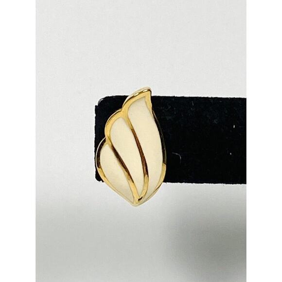 MONET Earrings Wing Cream Enamel Gold Tone. Vintage Signed - Picture 2 of 15
